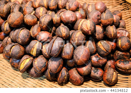 Other grilled chestnuts 44134812