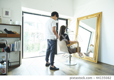 Male Hairdresser Female Customer 44135082