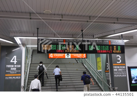 由於颱風導致火車延誤 由於颱風導致火車延誤 44135501