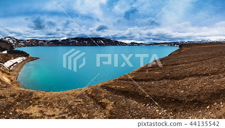 Oskjuvatn blue lake 44135542