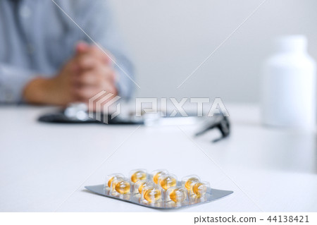 Doctor consulting patient and recommend treatment methods and ho 44138421