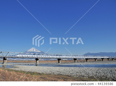 Fujikawa Railway Bridge, Shinkansen Series 700 and Mt. Fuji 5312 44139386