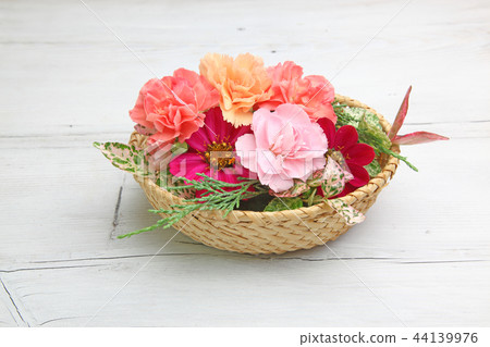 Flower basket 44139976