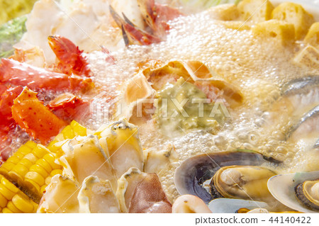 在泥罐的可口熱的罐盤 44140422