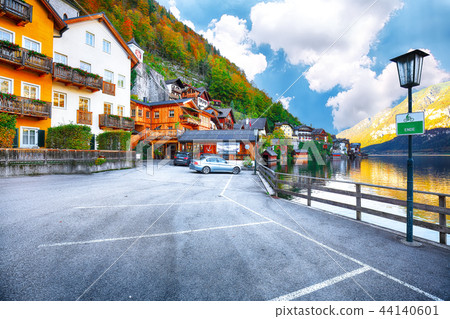 Scenic view of famous Hallstatt viilage Scenic view of famous Hallstatt viilage 44140601