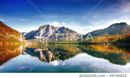 Sunny morning on the lake Altausseer 44140812