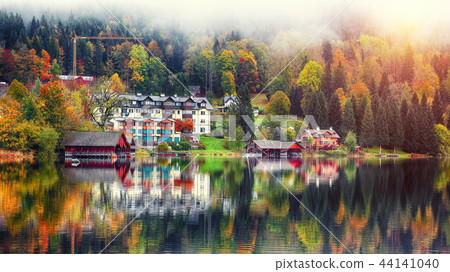 Misty morning on the lake Altausseer  44141040