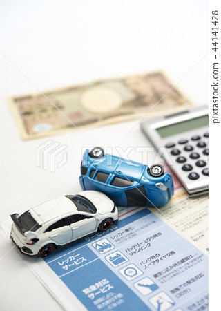 [交通事故保險圖片] 44141428