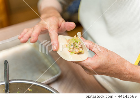 做餃子 做餃子 44143569