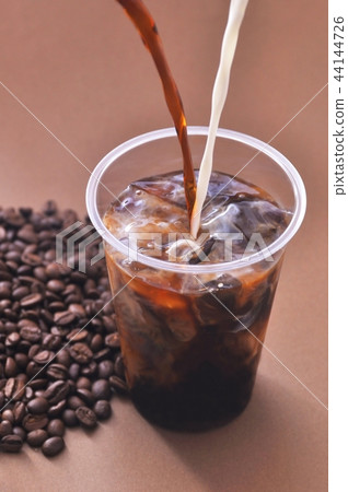 Iced coffee (with drip coffee) 44144726