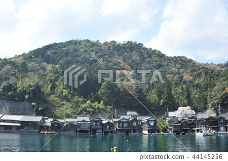 Spring of Ine town 44145256