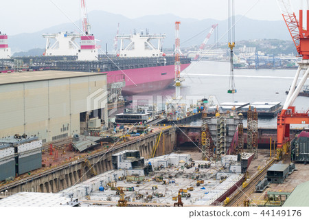 A view of the shipbuilding town A view of the shipbuilding town 44149176