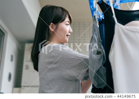 洗滌家務主婦 44149675