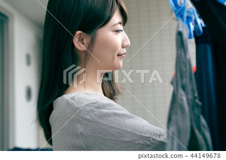 洗滌家務主婦 44149678