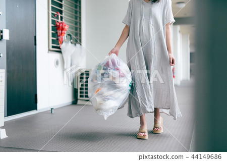 Take out the garbage apartment 44149686