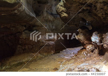 Hiraodai Thousand Buddha Buddha Cave [Kitakyushu City, Fukuoka Prefecture] 44150007