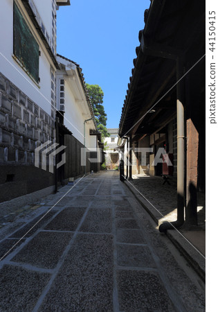 Ohara mansion (Ohara residence) in Kurashiki beautiful area (passage of the storehouse on the side of the main store and the inside of Nakanakakan seen from Nakakuramae) 44150415