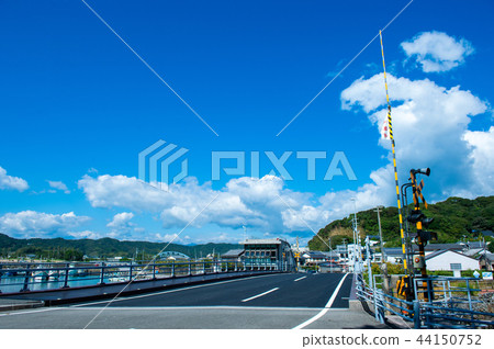 Teyu漁港可移動的橋樑 44150752