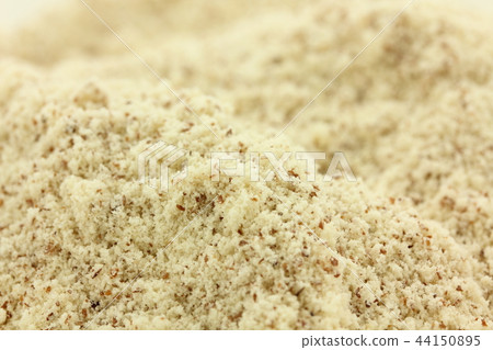 Peeled almond powder 44150895