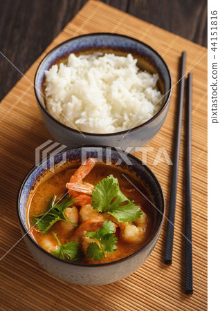 Tom yum soup with shrimp and jasmine rice 44151816