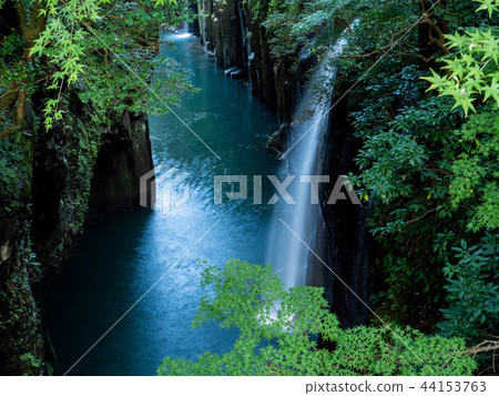 Manain waterfall in Takachiho Gorge, Miyazaki Prefecture (horizontal position) Manain waterfall in Takachiho Gorge, Miyazaki Prefecture (horizontal position) 44153763