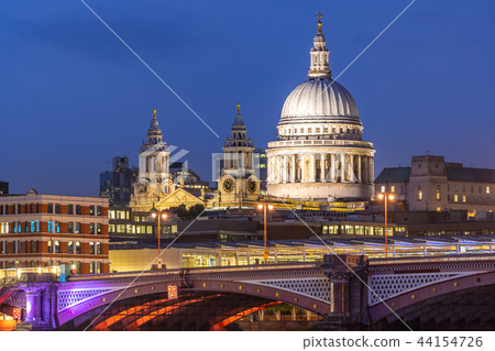 London St paul cathedral sunset 44154726