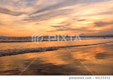 富士山在Kageuma海岸的日落染色 44155552