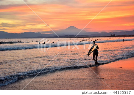 Kakinuma海岸的日落和衝浪者 Kakinuma海岸的日落和衝浪者 44155557