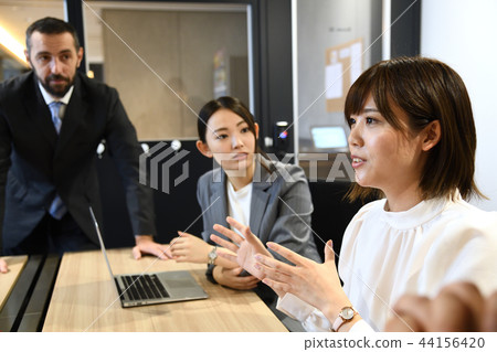 Meeting scenery Office Female Male Meeting scenery Office Female Male 44156420