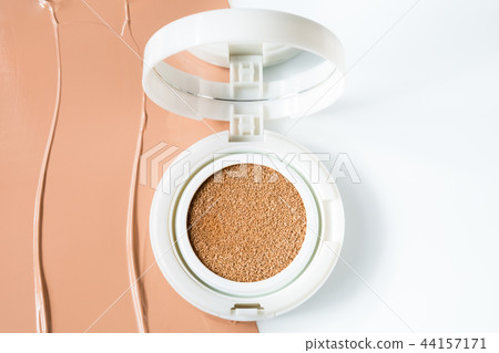 Foundation cushion on half of the surface Foundation cushion on half of the surface 44157171