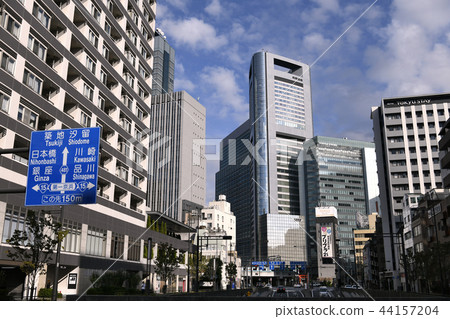 在日本的東京都市風景我看東新橋1丁目交叉口（屏幕背面）和汐留媒體塔等。 44157204