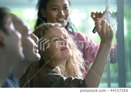 Group of young businesspersons 44157269