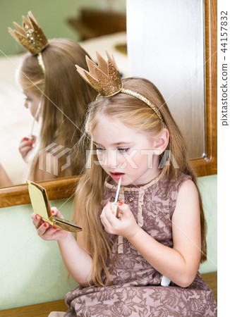 The little princess with lip gloss The little princess with lip gloss 44157832