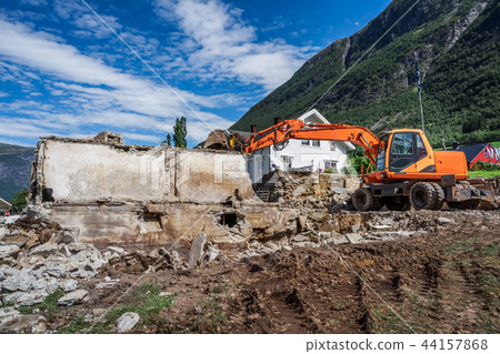 Demolition of the old house  44157868