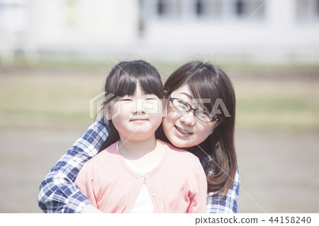Mother and daughter  44158240