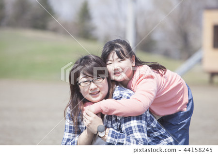 Mother and daughter  44158245