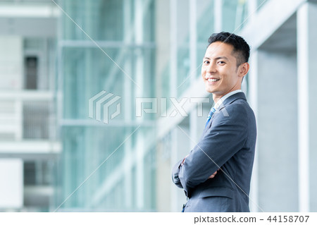 一個年輕的商人 44158707