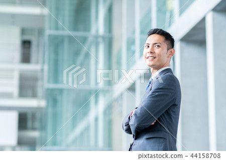 A young businessman 44158708