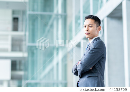 A young businessman 44158709