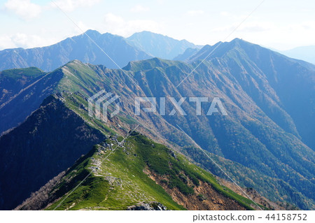 Kogidake and the ridge line to Minamikomagatake 44158752