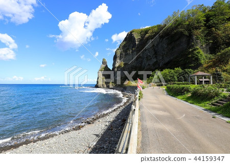 Take the Setakamy rock 44159347