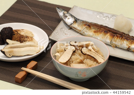 Taste of autumn (matsutake rice, grilled matsutake mushroom, grilled saury) 44159542