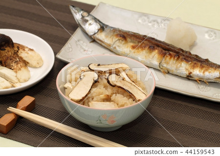 Taste of autumn (matsutake rice, grilled matsutake mushroom, grilled saury) 44159543
