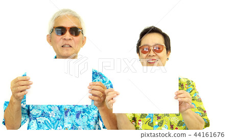 Happy Asian senior couple holding blank sign  44161676