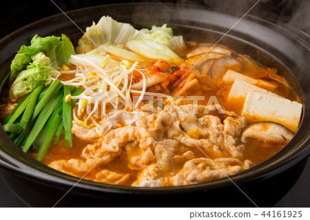 kimchi hot pot  44161925