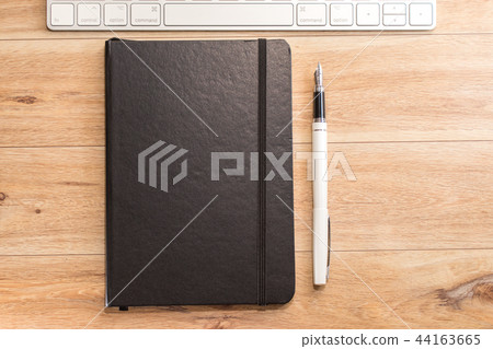 Office table, notepad, keyboard and fountain pen 44163665
