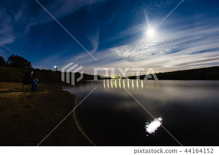 Photographer taking a photo of atmospheric phenomenon Halo 44164152