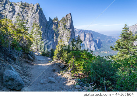 Sentinel rock at Yosemite Valley Sentinel rock at Yosemite Valley 44165604