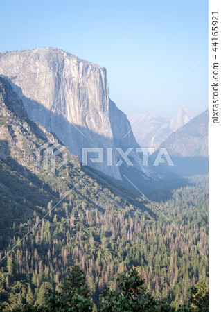 Yosemite Valley from Tunnel view 44165921