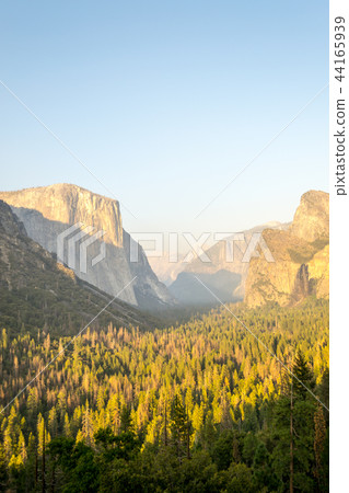 Yosemite Valley from Tunnel view 44165939